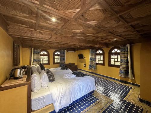 Hotel Riad Xalucaにあるベッド