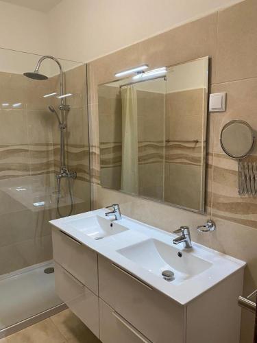 Cozy apartment near Oura Beach