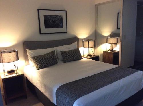 Postel nebo postele na pokoji v ubytování Morgan Suites