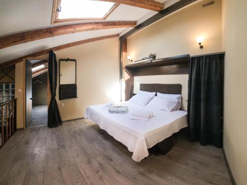 a bedroom with a large bed and a skylight at Papou Cottage in Pelekas