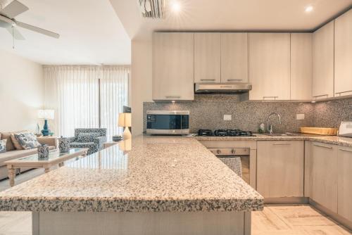 Cucina o angolo cottura di Newly Added 1BR El Portillo Luxury