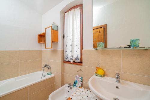 Phòng tắm tại Villa Vì con piscina by Wonderful Italy