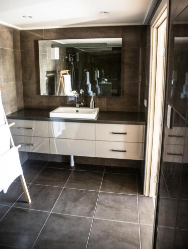 a bathroom with a sink and a mirror at Dairyman's Cottage in Lyndoch