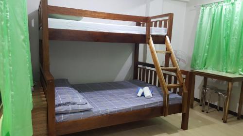 Postel nebo postele na pokoji v ubytování Al Shamsa Homes