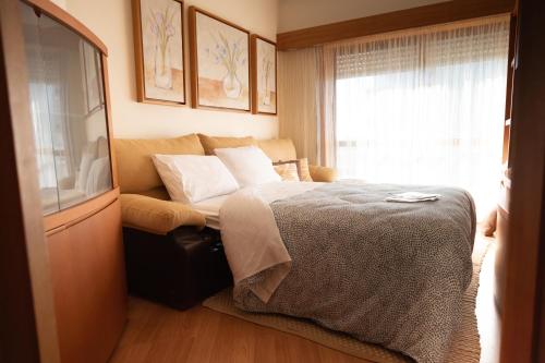 Katil atau katil-katil dalam bilik di Ofir Beach Flat