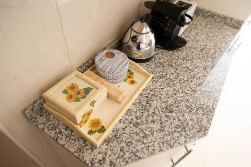 Makanan di atau berdekatan apartmen