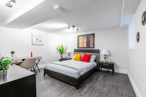 2BR Boutique Condo-PRIME Location Downtown