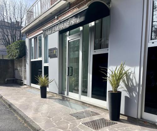 two potted plants sitting in front of a building at Le Muraine in Bergamo