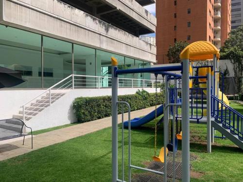 Hermoso y amplio departamento c/Alberca Interlomas tesisinde çocuk oyun alanı