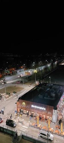 a parking lot at night with cars parked in it at Центр Буча апартаменти подобово in Bucha