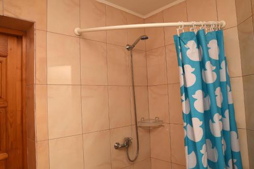 Koupelna v ubytování Oskolok Dovbusha Mini-Hotel