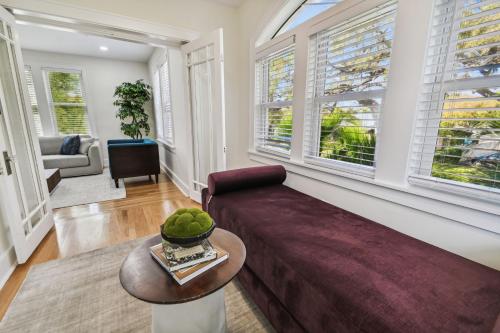 a living room with a couch and a table at Lake apt 5 minutes to downtown in St. Petersburg