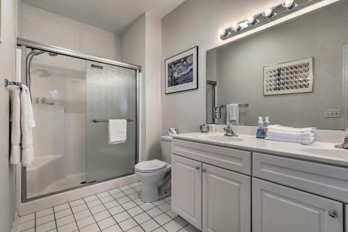 Ένα μπάνιο στο 2 Mi to Ocean Rehoboth Beach Townhome with Grill!