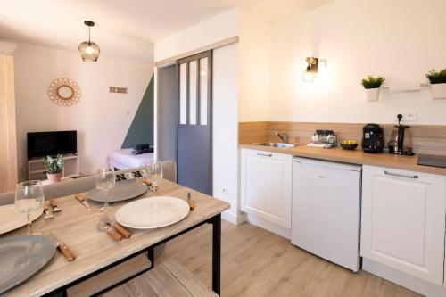 Η κουζίνα ή μικρή κουζίνα στο Home Studio - Tout équipé - proche Centre- Terrasse