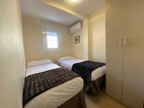Cama o camas de una habitación en CL LUXURY APARTMENT FIRST LINE BEACH