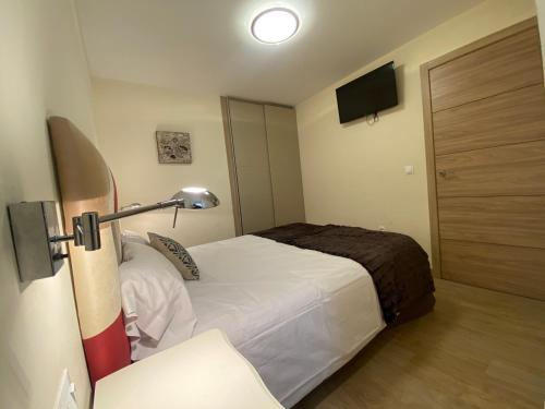 Cama o camas de una habitación en CL LUXURY APARTMENT FIRST LINE BEACH