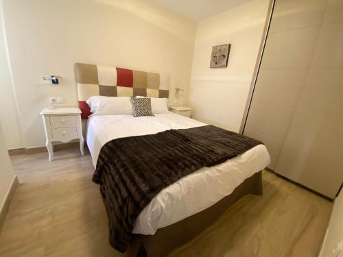 Cama o camas de una habitación en CL LUXURY APARTMENT FIRST LINE BEACH