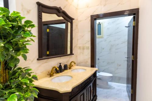 Villa Alyasmin 4 king Bedrooms, 7 Bathrooms, Two Living Rooms w/ TV HD 86 Inch LG & 85 Inch Samsung HD TV, Pool Game, Football Table, Full Kitchen with Dinning Room, Office Table, Jacuzzi