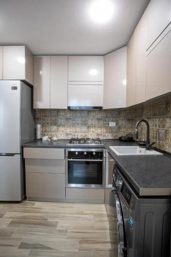 Η κουζίνα ή μικρή κουζίνα στο Ninia's Apartment