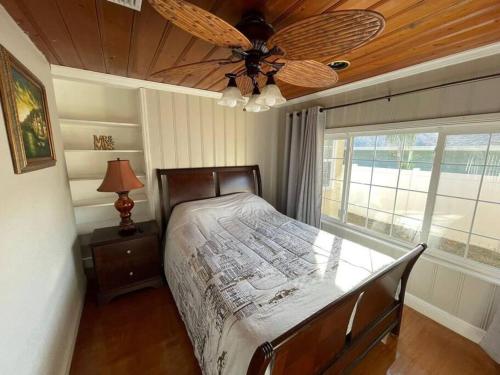 a bedroom with a bed and a ceiling fan at The perfect Gulfport Fl Getaway! in St. Petersburg