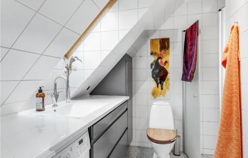 Koupelna v ubytování 2 Bedroom Cozy Apartment In Svaneke