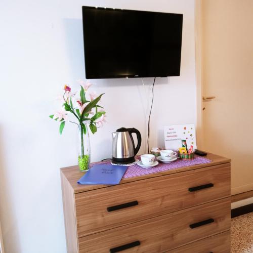 a dresser with a television on top of it at Miralago View in Revine Lago