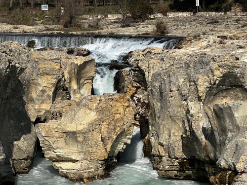 a waterfall in the middle of a rocky canyon at Le clos des songes. in Saint-Christol-de-Rodières