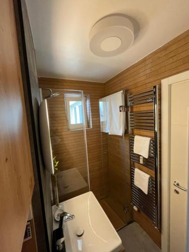Phòng tắm tại Luxury Apart Dorobanți