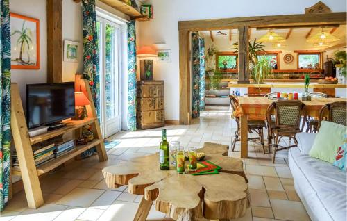 a living room with a couch and a table with a tv at Nice Home In Plouguerneau With Wifi in Plouguerneau