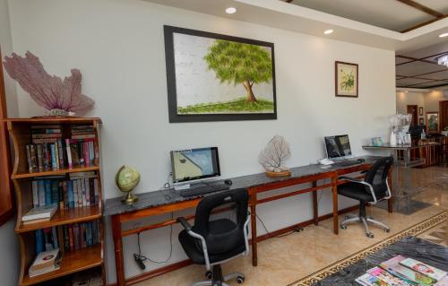 an office with a desk with a computer and two chairs at Captain Morgan's Retreat in San Pedro