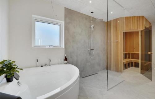 Koupelna v ubytování Stunning Home In lbk With Wifi