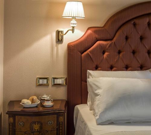 a bedroom with a bed and a table with a lamp at Hotel Villa Barbarich Venice Mestre in Mestre