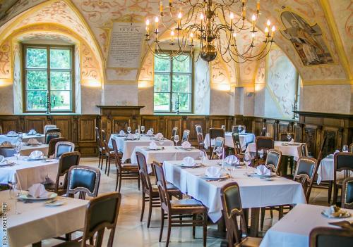 ห้องอาหารหรือที่รับประทานอาหารของ Sopron Monastery Hotel