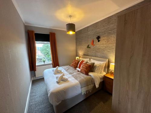 a bedroom with a bed and a window at Number 2 Seafield - sleeps 5 - Grantham town in Lincolnshire