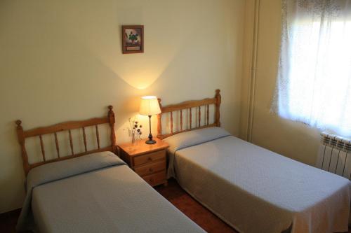 A bed or beds in a room at Albergue Los Chorros