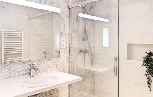 a bathroom with a sink and a shower at Awesome Apartment In Tossa De Mar With 4 Bedrooms And Wifi in Tossa de Mar