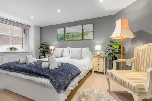 Voodi või voodid majutusasutuse Stylish Apartment Near Norwich Cathedral & Castle toas