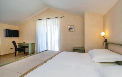 Katil atau katil-katil dalam bilik di Stunning Home In Turcic With Kitchen