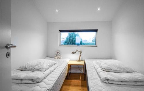 A bed or beds in a room at Amazing Home In Slagelse With House Sea View