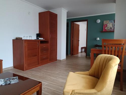a living room with a chair and a table at Hotel Boutique Confort Suites in Popayan
