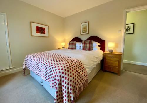Una cama o camas en una habitación de The Craven Arms
