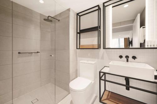Vibe Hotel Melbourne Image