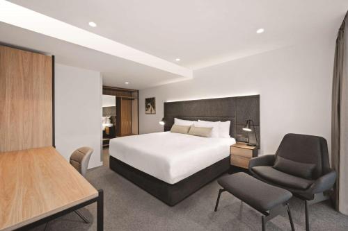 Vibe Hotel Melbourne Image