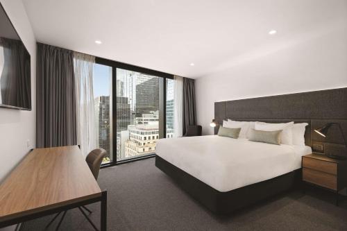 Vibe Hotel Melbourne Image
