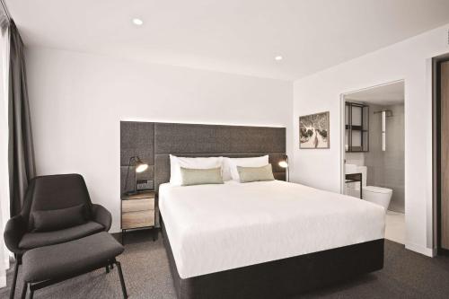 Vibe Hotel Melbourne Image