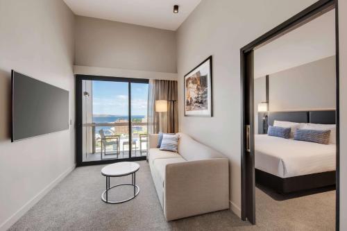 Postel nebo postele na pokoji v ubytování Vibe Hotel Hobart