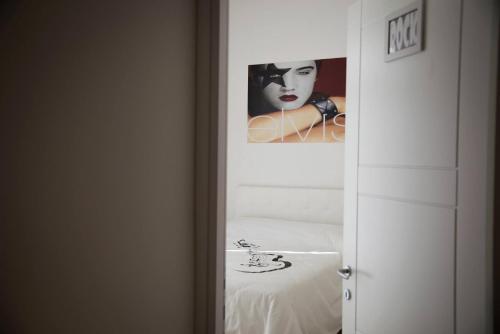 a mirror in a room with a picture of a woman at Big Johnny B in Rome