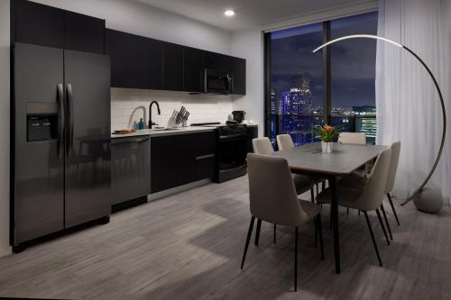 Kuchyň nebo kuchyňský kout v ubytování The Elser Hotel Miami - An All-Suite Hotel