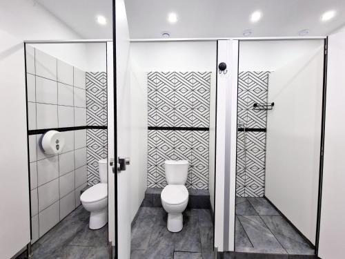 Koupelna v ubytování Hostel Helvetia Rooms Warsaw CITY CENTER and OLD TOWN