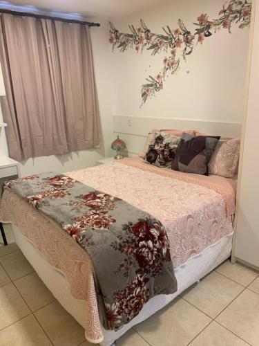 a bedroom with a bed with a blanket on it at Flat Romântico à Beira Lago M 401 in Brasília